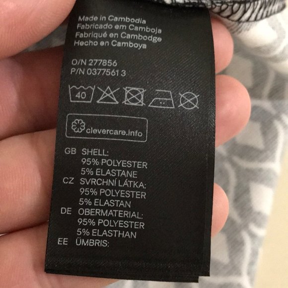 {H&M} Black and White Patterned Skater Dress - Picture 6 of 6